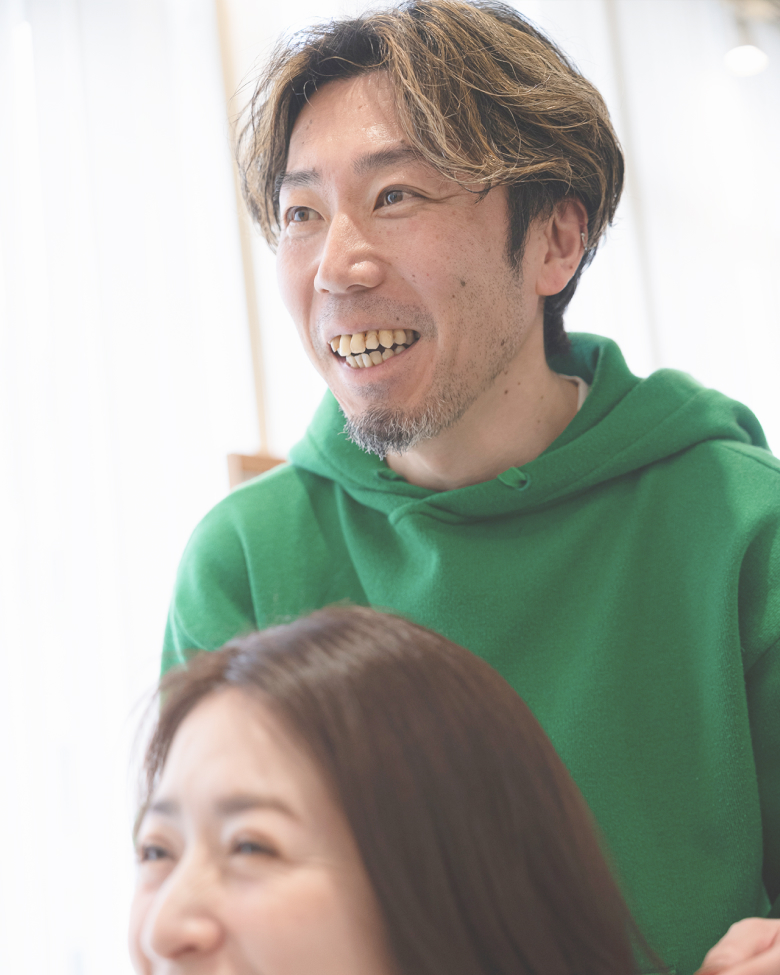 「ゼロテク®︎」によるヘアカラーを選ばれている美容師様の写真